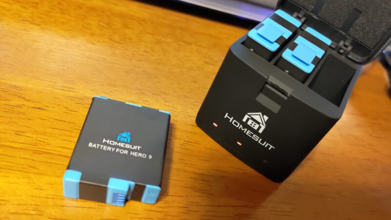 Homesuit GoPro 交換バッテリー ×3 1800ｍAh + 充電収納ボックス 充電状況